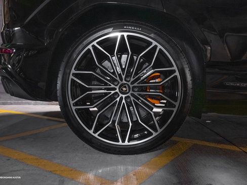 Used 2025 Lamborghini Urus SE image 15