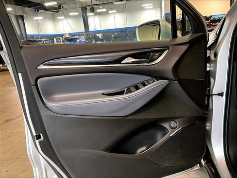 Used 2018 Buick Enclave Essence AWD/4WD image 9