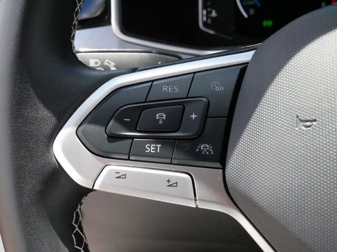 Certified 2025 Volkswagen Taos SEL AWD/4WD image 26
