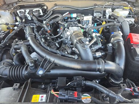 Used 2025 Ford Bronco Badlands image 15