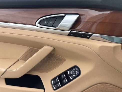 Used 2016 Porsche Panamera 4 Edition image 23