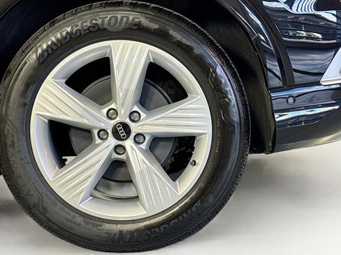 Used 2024 Audi Q4 e-tron Premium Plus image 28