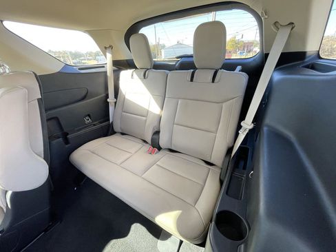 Used 2022 Ford Explorer XLT image 36