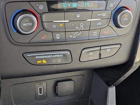 Used 2017 Ford Escape Titanium image 9