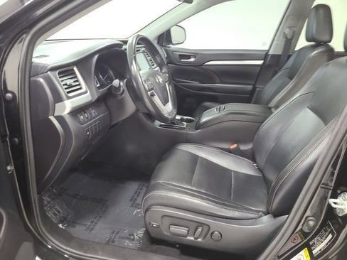 Used 2018 Toyota Highlander XLE AWD/4WD image 23