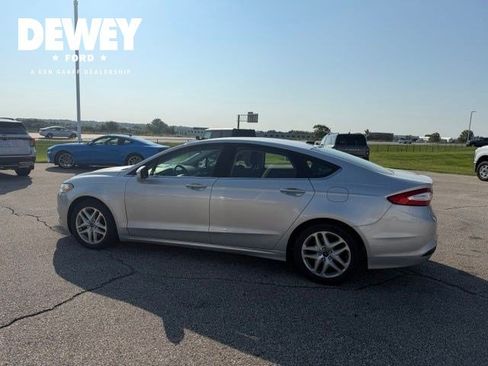 Used 2016 Ford Fusion SE FWD image 9
