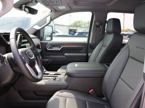 New 2025 GMC Sierra 3500 Denali w/ Technology Package image 9