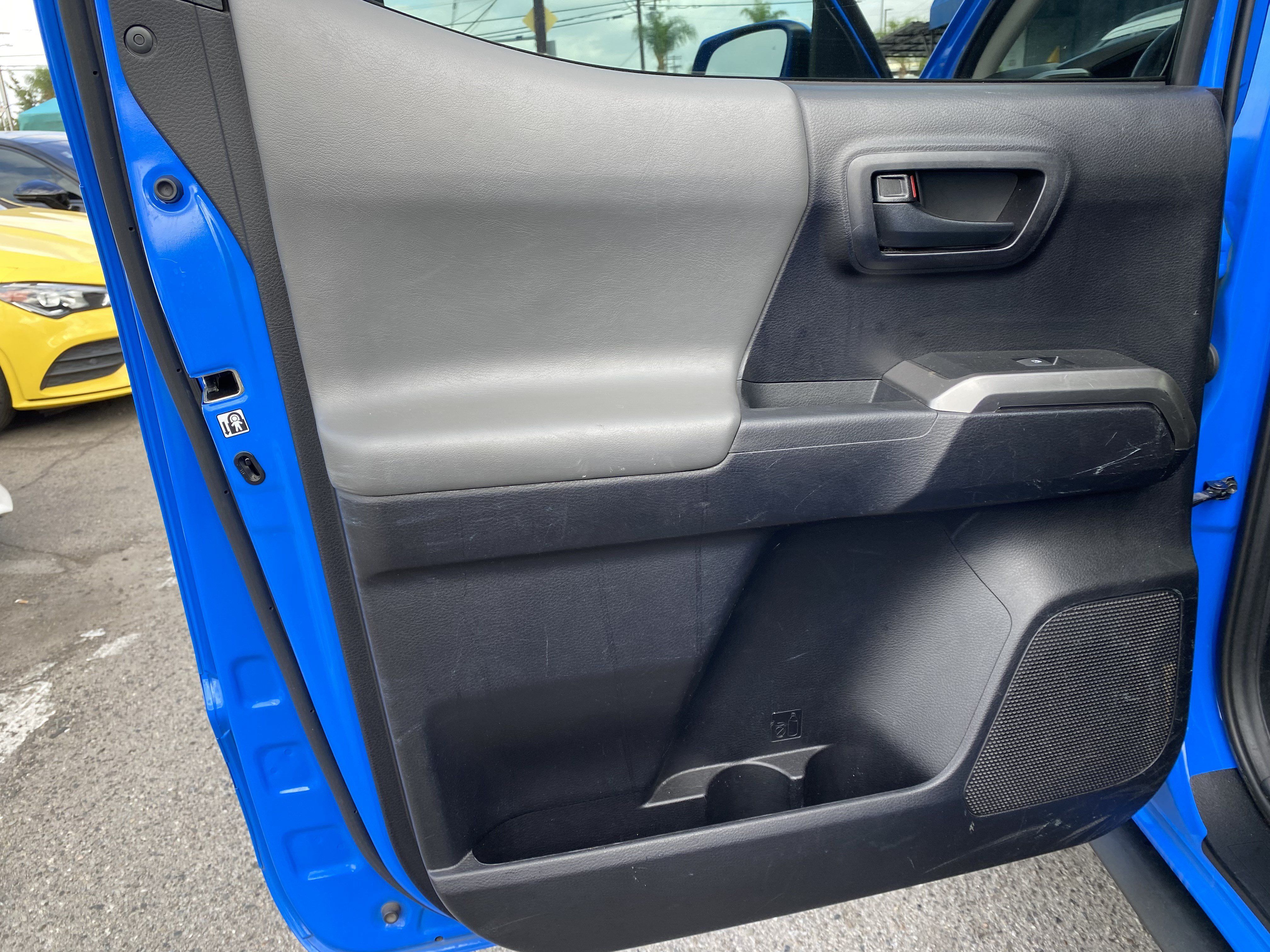Used 2020 Toyota Tacoma SR5 RWD image 17