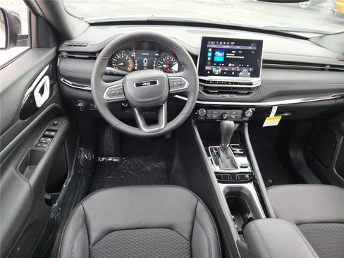 New 2026 Jeep Compass Latitude image 21