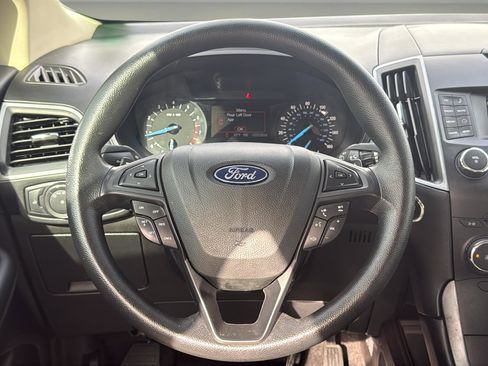 Used 2018 Ford Edge SE image 11
