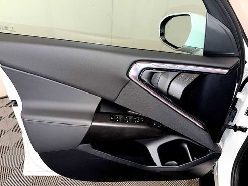 Used 2025 BMW X3 xDrive30i w/ Convenience Package image 11