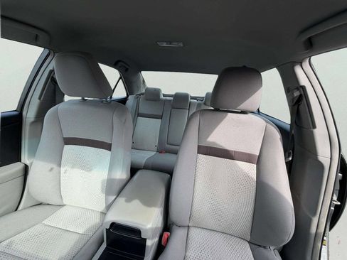 Used 2014 Toyota Camry LE image 17
