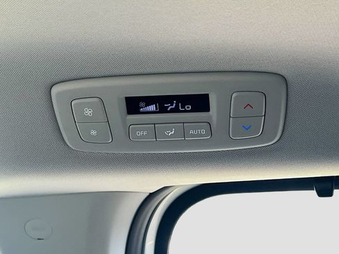 Used 2025 Kia Carnival SX w/ SX Dark Edition Package FWD image 25