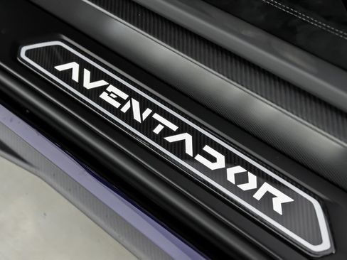 Used 2019 Lamborghini Aventador SVJ image 34