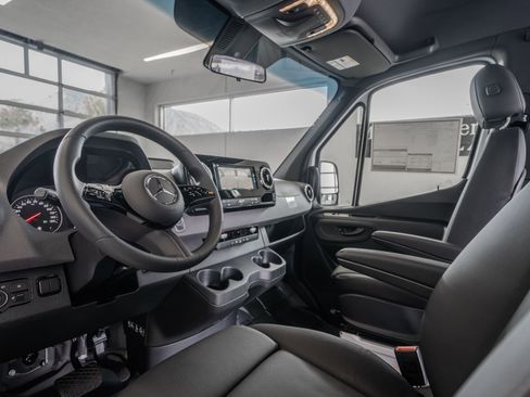 New 2025 Mercedes-Benz Sprinter 2500 image 6