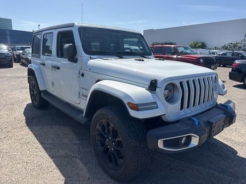 Used 2023 Jeep Wrangler Unlimited Sahara w/ Cold Weather Group AWD/4WD image 3