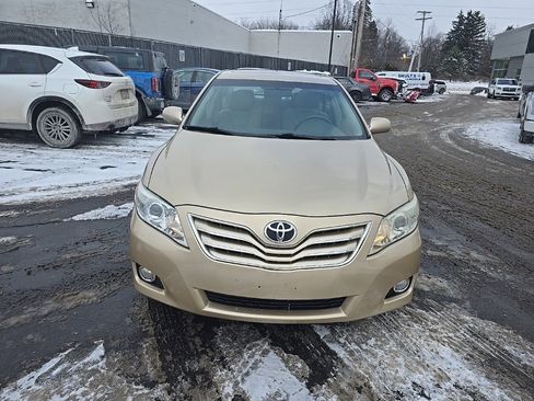 Used 2011 Toyota Camry XLE image 2