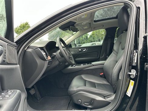 Used 2023 Volvo S60 T8 Plus image 12