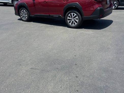 Used 2025 Subaru Outback Premium AWD/4WD image 7