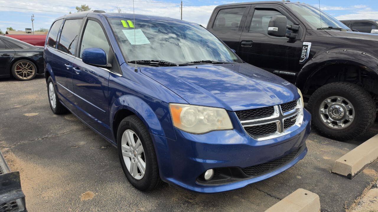 Used 2011 Dodge Grand Caravan Crew w/ Entertainment Group 1 FWD image 2