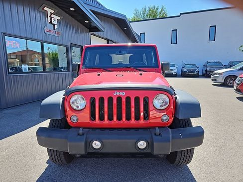 Used 2014 Jeep Wrangler Unlimited Rubicon w/ Connectivity Group AWD/4WD image 9