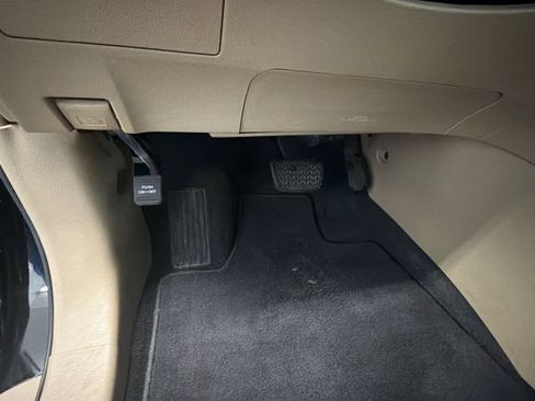 Used 2012 Toyota Highlander FWD w/ Tech Pkg image 33
