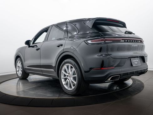 Certified 2026 Porsche Cayenne AWD/4WD image 3