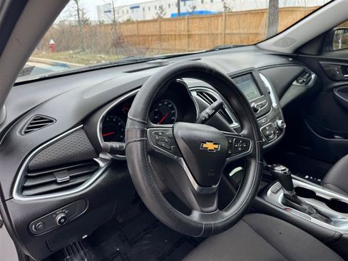 Used 2018 Chevrolet Malibu LT FWD image 26