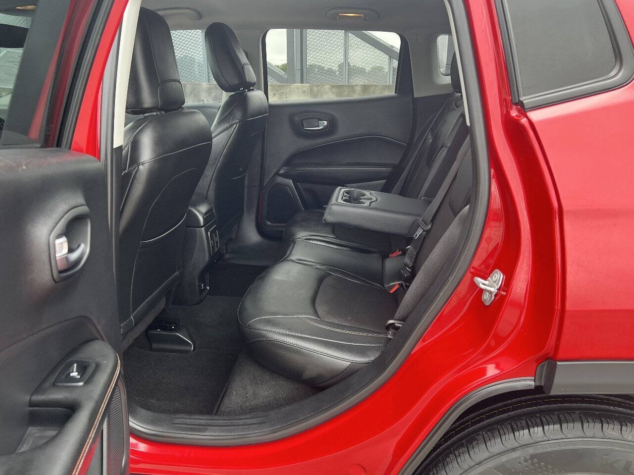 Used 2018 Jeep Compass Latitude AWD/4WD image 22
