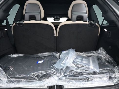 New 2026 Volvo XC90 B6 Plus w/ Protection Package Premier image 32