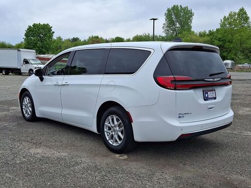 Used 2023 Chrysler Pacifica Touring-L FWD image 8