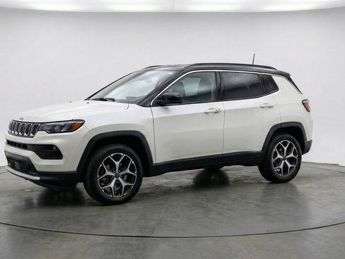 Used 2025 Jeep Compass Limited image 3