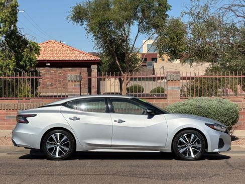 Used 2020 Nissan Maxima 3.5 SV w/ Floor Mat Group FWD image 9