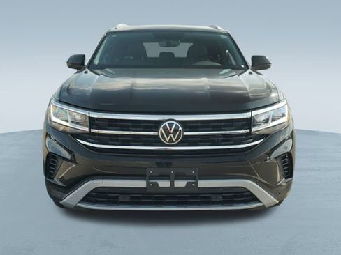 Used 2021 Volkswagen Atlas Cross Sport SE w/ Panoramic Sunroof Package image 2