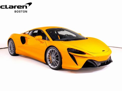 New 2026 McLaren Artura image 7