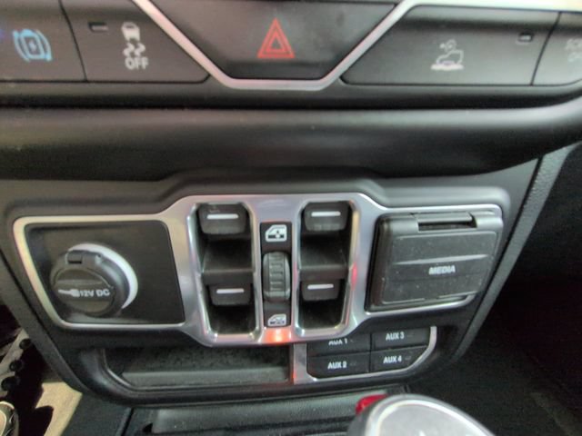 Used 2021 Jeep Wrangler Unlimited Sahara w/ Cold Weather Group AWD/4WD image 30