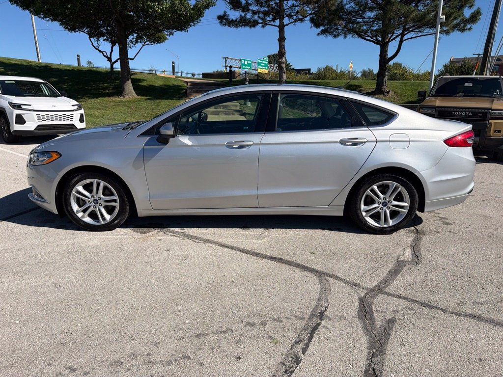Used 2018 Ford Fusion SE FWD image 11