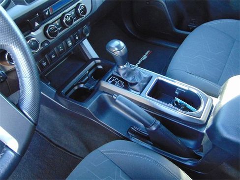 Used 2017 Toyota Tacoma image 14