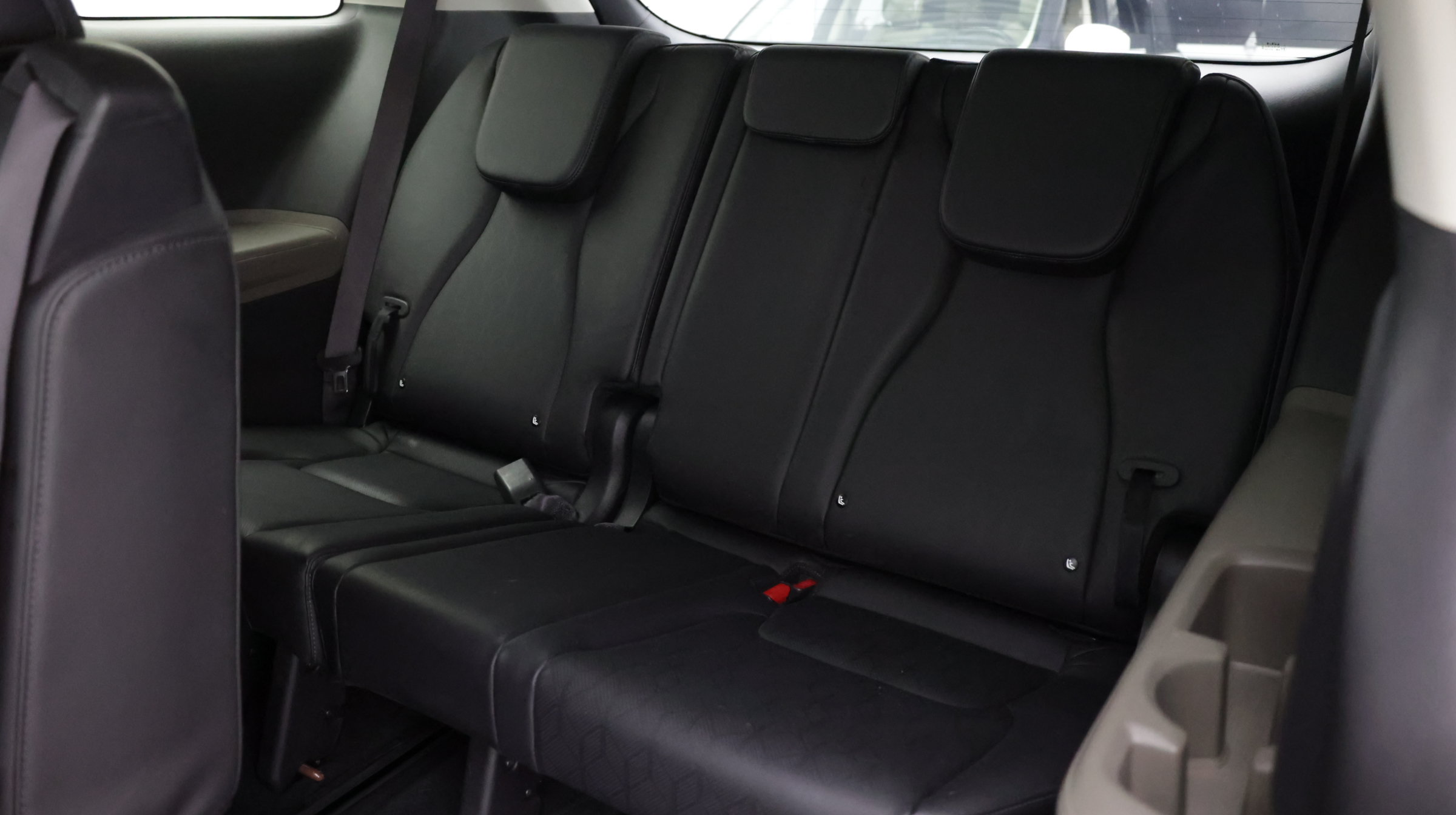 Used 2025 Kia Carnival FWD image 27