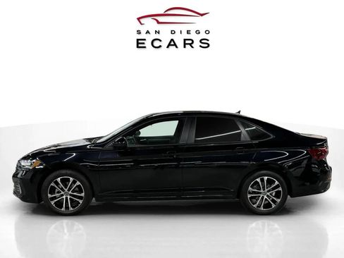 Used 2024 Volkswagen Jetta Sport image 8