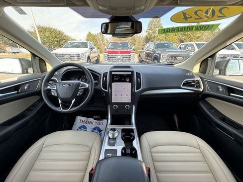 Used 2024 Ford Edge SEL image 11