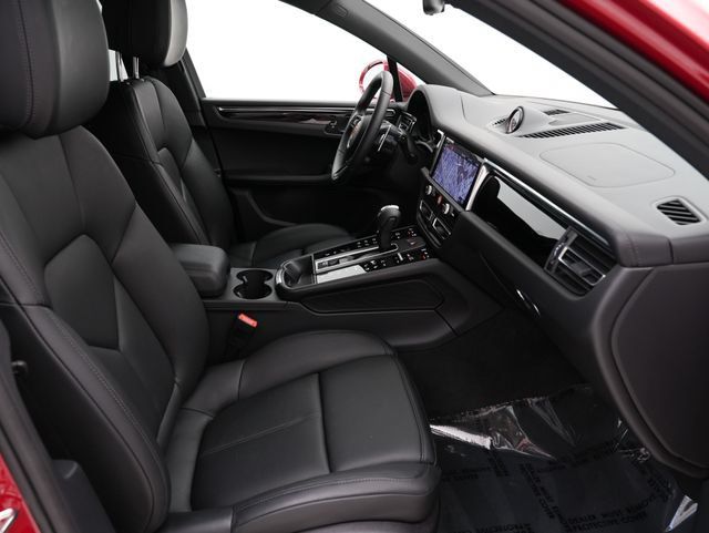 Certified 2026 Porsche Macan AWD/4WD image 26