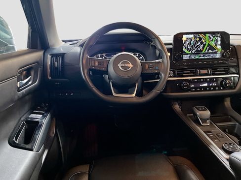 Used 2024 Nissan Pathfinder SL AWD/4WD image 22