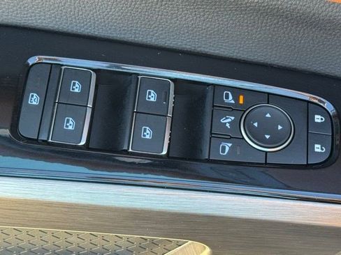 Used 2023 Nissan Pathfinder Platinum image 12