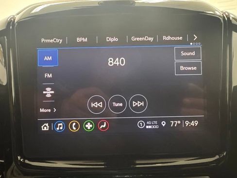 Used 2023 Chevrolet Traverse LT FWD image 15