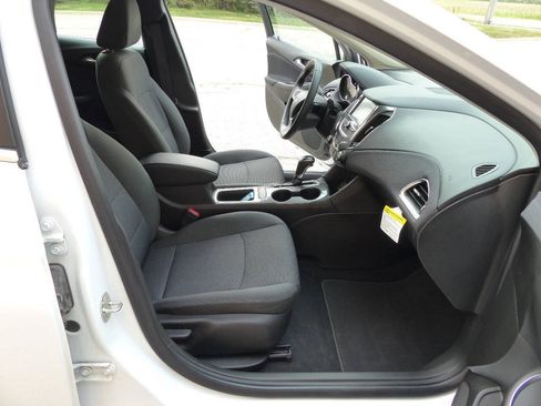 Used 2018 Chevrolet Cruze LT w/ Convenience Package FWD image 41