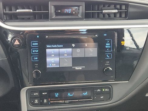 Used 2017 Toyota Corolla LE image 17