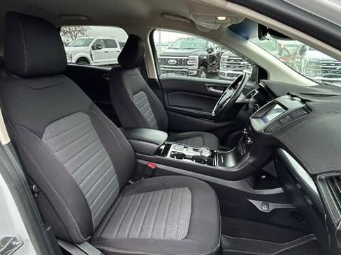 Certified 2020 Ford Edge SE image 11