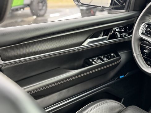 Used 2023 Jeep Grand Wagoneer Series II Obsidian w/ Quick Order Packagew 28T image 15