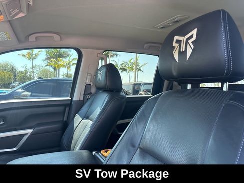 Used 2021 Nissan Titan SV w/ SV Convenience Package image 4